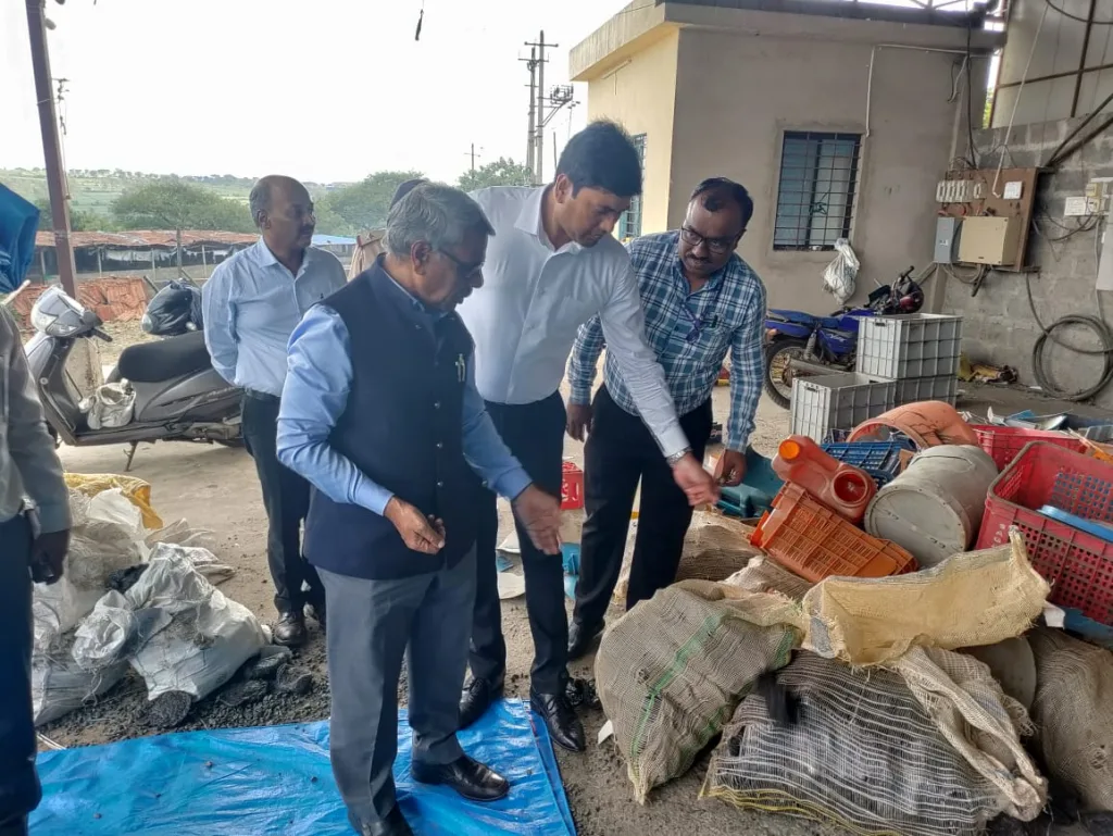 प्लास्टिकमुक्त शहर करण्यासाठी प्रयत्न करा Try to make the city plastic free