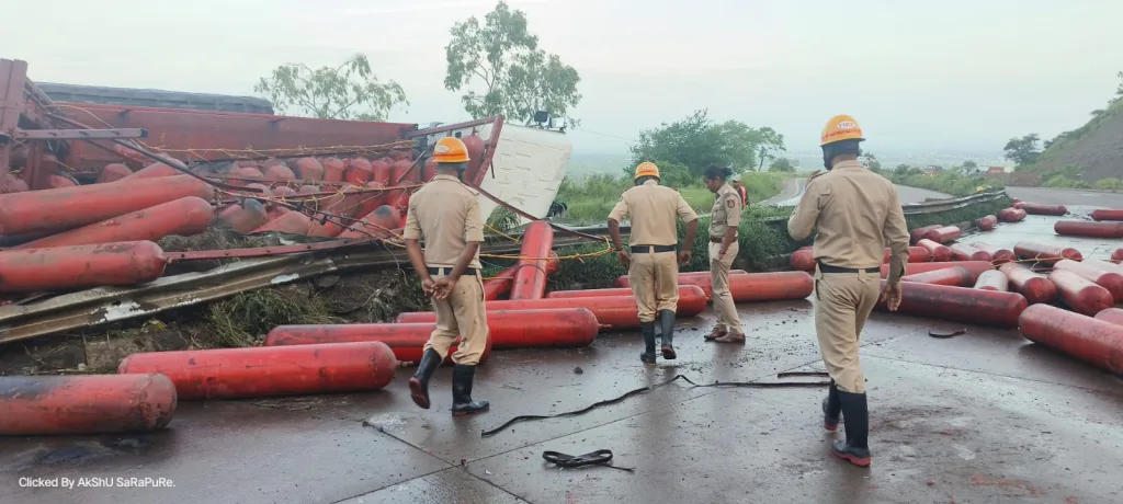 Driver killed after truck overturns in Tavandi Ghat