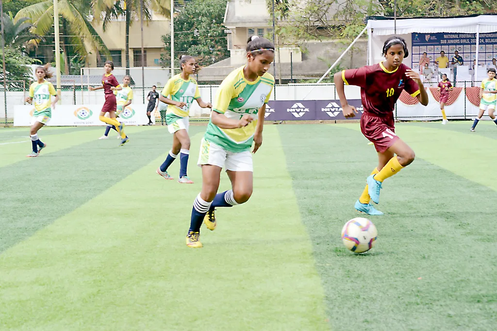 Karnataka-Delhi teams clash in the final
