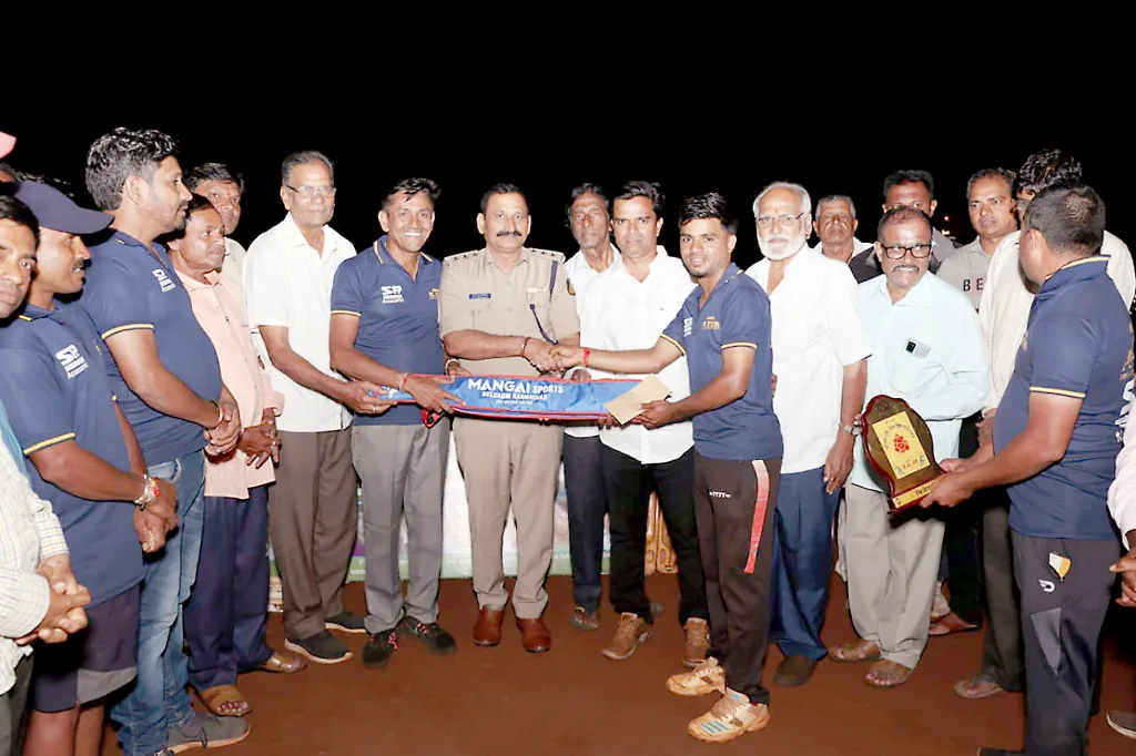 विनायक निळकंठाचे श्री गणेश चषकाचा मानकरी Vinayak Nilkantha's Shri Ganesh Chaska Mankari