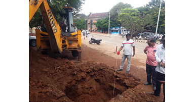 जिल्हाधिकारी नूतन इमारतीसाठी माती परीक्षण सुरू Collector starts soil test for new building