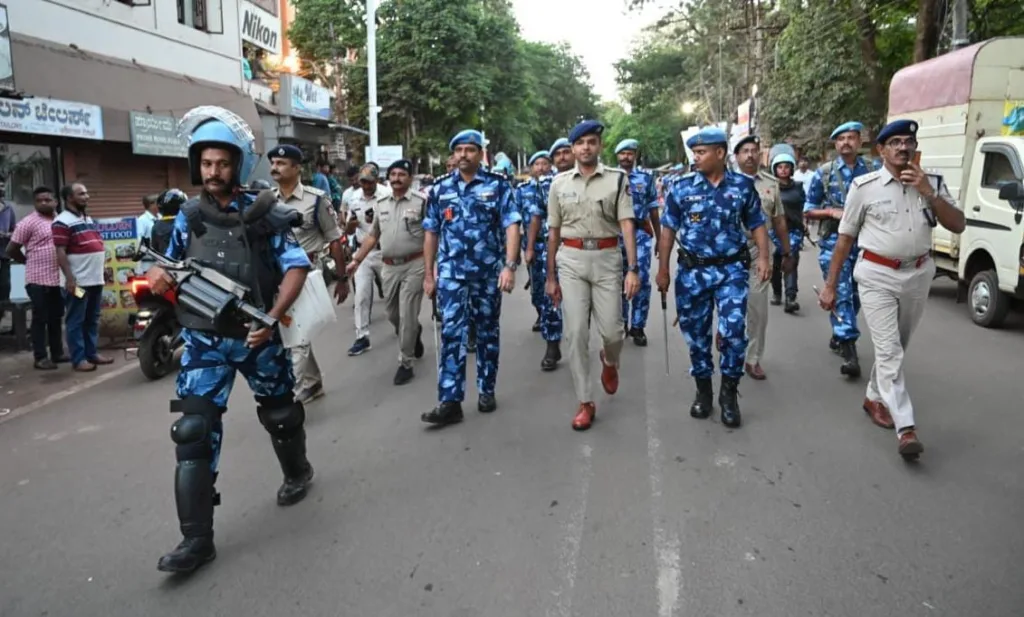 विसर्जन मिरवणूक बंदोबस्तासाठी 2 हजाराहून अधिक पोलीस More than 2,000 policemen to guard the immersion procession