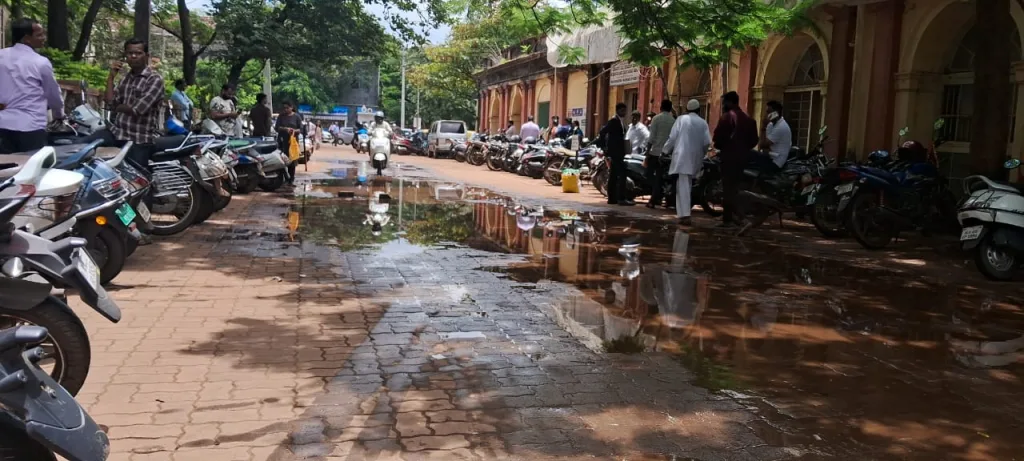 Water leakage in front of Urban Development Department
