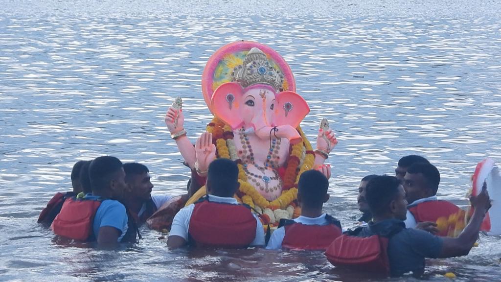 मराठा लाईट इन्फंट्रीमध्ये गणरायाचे विसर्जन Ganaraya's immersion in the Maratha Light Infantry