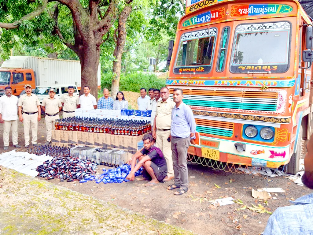 गोवा बनावटीची दारू रोखण्याचे मोठे आव्हान A big challenge to prevent Goa fake liquor