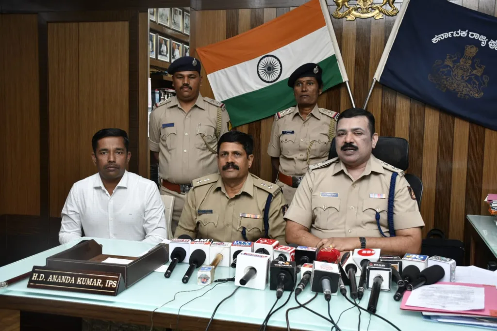 शेतकऱ्याला 20 लाखांना गंडविणाऱ्या चौघांना अटक Four arrested for defrauding a farmer of 20 lakhs