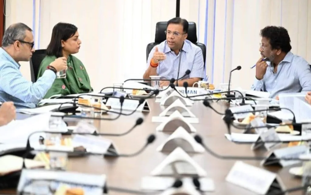 जुन्या सदनिकाधारकांचे हित जपणार The interests of the old flat holders will be protected