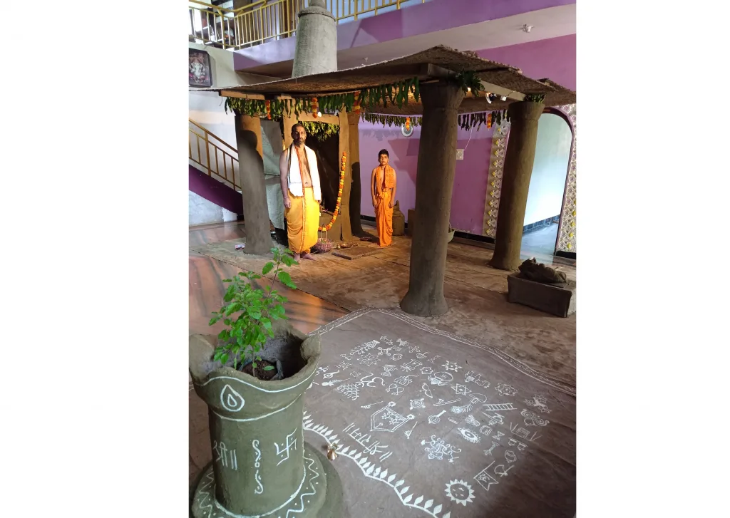 गणपतीसाठी शेणापासून शिवमंदिर कलाकृती Shiva temple artwork for Ganapati from dung