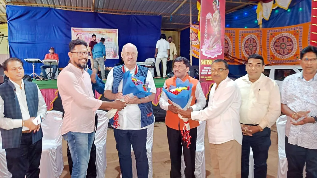 Ambassador of Denmark Sven took darshan of Ganapati