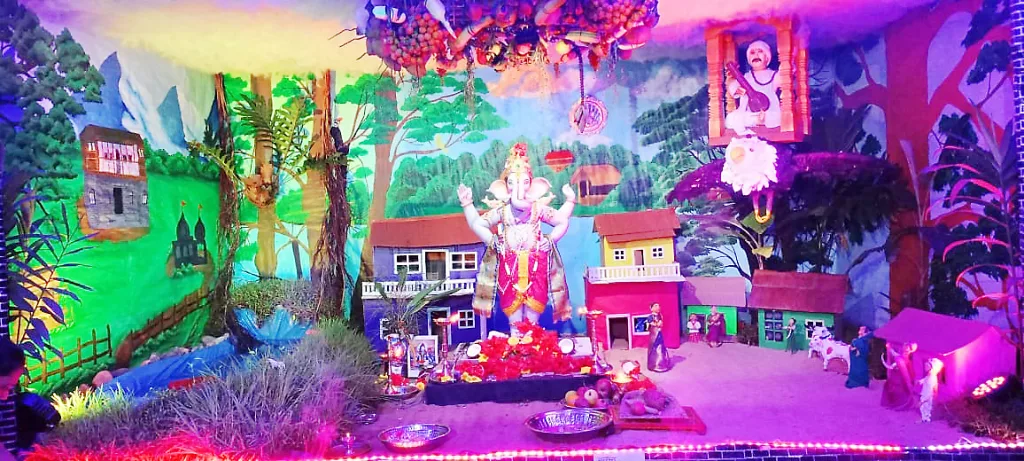 Devotees are enthralled by the scenes at Walshe-Bhati