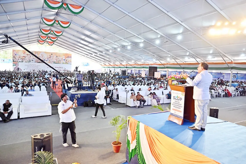 समाजाप्रति संवेदनशील राहणे गरजेचे It is necessary to be sensitive towards society