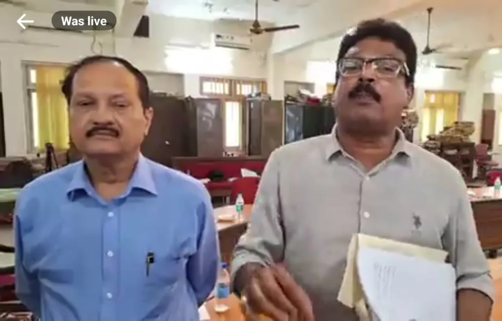 अष्टमी फेरीवरून आरोपांच्या फैरी A round of accusations from the eighth round