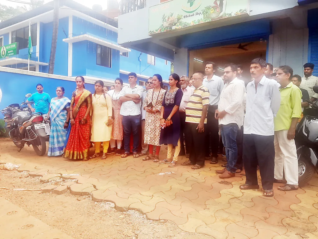 विद्यार्थीनीचा विनयभंगप्रकरणी शारीरिक शिक्षकांसह शाळा व्यवस्थापनावर कारवाई करा Take action against the school management along with the physical education teacher in the case of student molestation