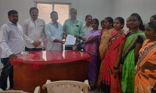 Ratnagiri : शिक्षकासाठी कोंढेतड ग्रामस्थांची पंचायत समितीवर धडक