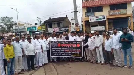 Jalna Lathi Charge : मणेराजूरीत कडकडीत बंद, बसस्थानक परिसरात सन्नाटा maratha reservation jalna protest manerajuri strictly closed sangli marathi news