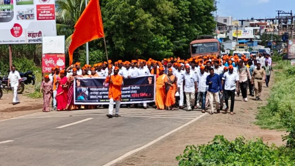 सकल मराठा समाजाचा कडेगांव प्रांताधिकारी कार्यालयावर भव्य मोर्चा grand march of the entire Maratha community at the Kadegaon