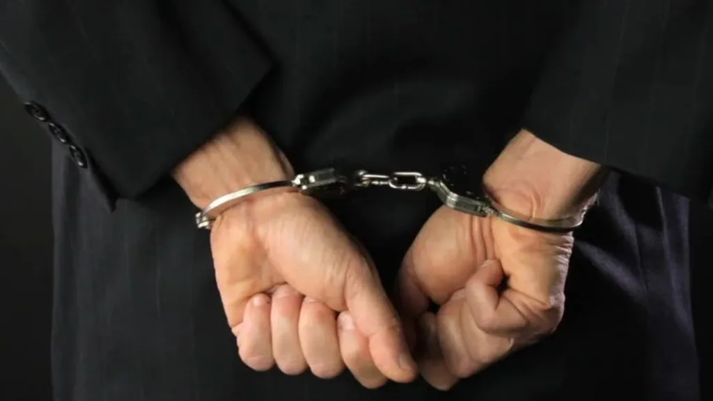 कर्नाटकात आवळल्या इचलकरंजीतील कुख्यात ‘जर्मनी’ गुंडाच्या मुसक्या Two arrested for selling ganja in an autorickshaw