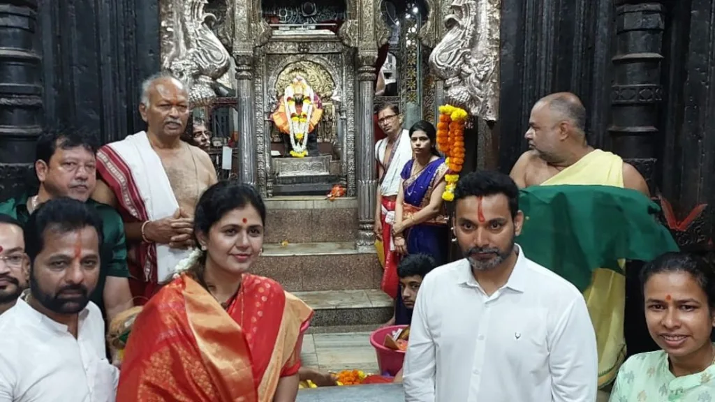 BJP leader Pankaja Munde Ambabai darshan kolhapur shivshakti parikrama