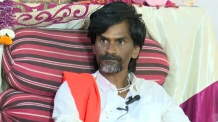 जरांगे-पाटील उपोषणावर ठाम, शांततेत आंदोलन करण्याचे आवाहन Come to the discussion as long as you can talk
