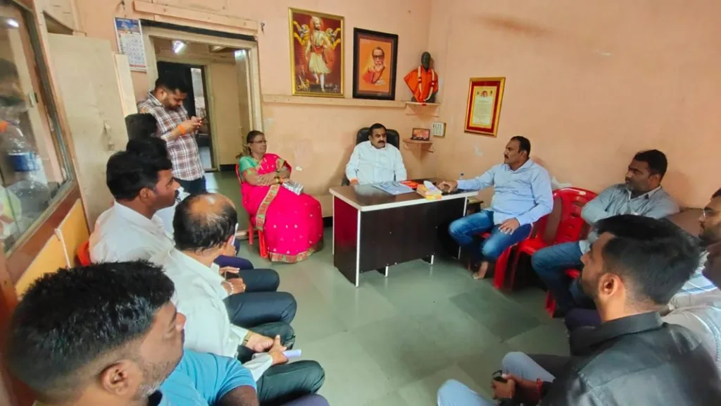 शिवसेना करणार सरकारच्या बोलघेवड्या योजनांचा भांडाफोड – मुरलीधर जाधव Shiv Sena Thackeray group to expose bjp fraudulent schemes