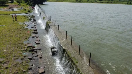 कळंबा तलाव दुसऱ्यांदा ओव्हरफ्लो kolhapur heavy rain Kalamba Lake overflows for the second time