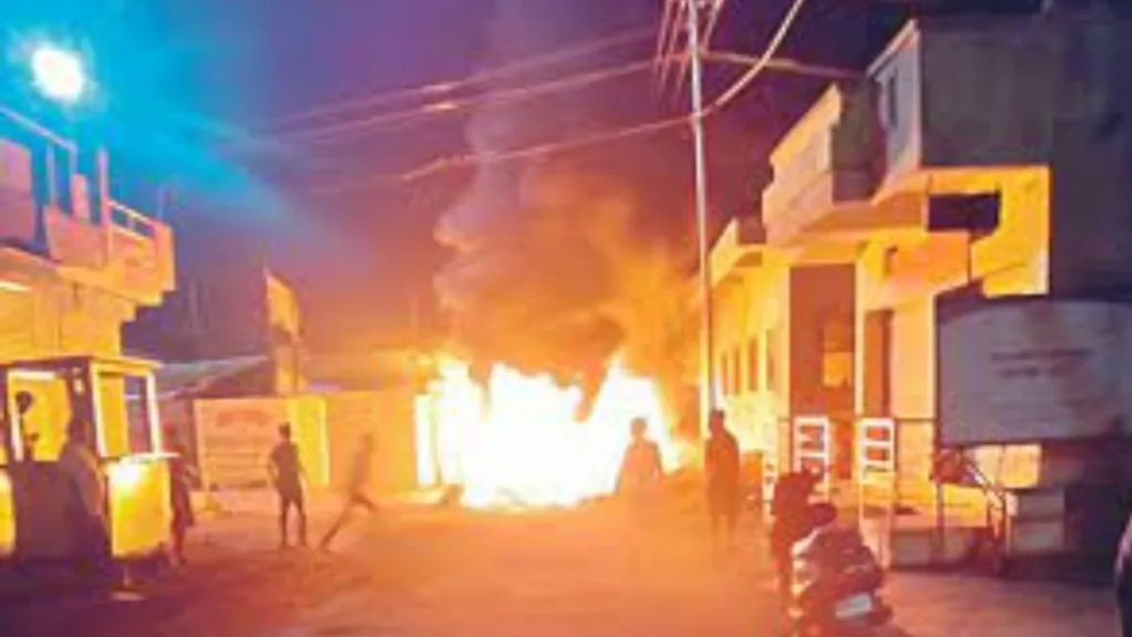 Satara News: साताऱ्यातील पुसेसावळीत दोन गटातं राडा,15 जण जखमी, दोघांचा मृत्यू social media defamatory Pusesawali in Khatav taluka satara news