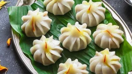 तुमचे उकडीचे मोदक फसतात ? ट्राय करा ही ट्रिक्स ukadiche modak recipe in marathi triks tricks and tips