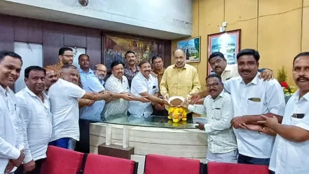 “मेरी मिट्टी मेरा देश ” अभियानाला विनय कोरे यांच्या हस्ते प्रारंभ Meri Mitti Mera Desh campaign launched by Vinay Kore warna