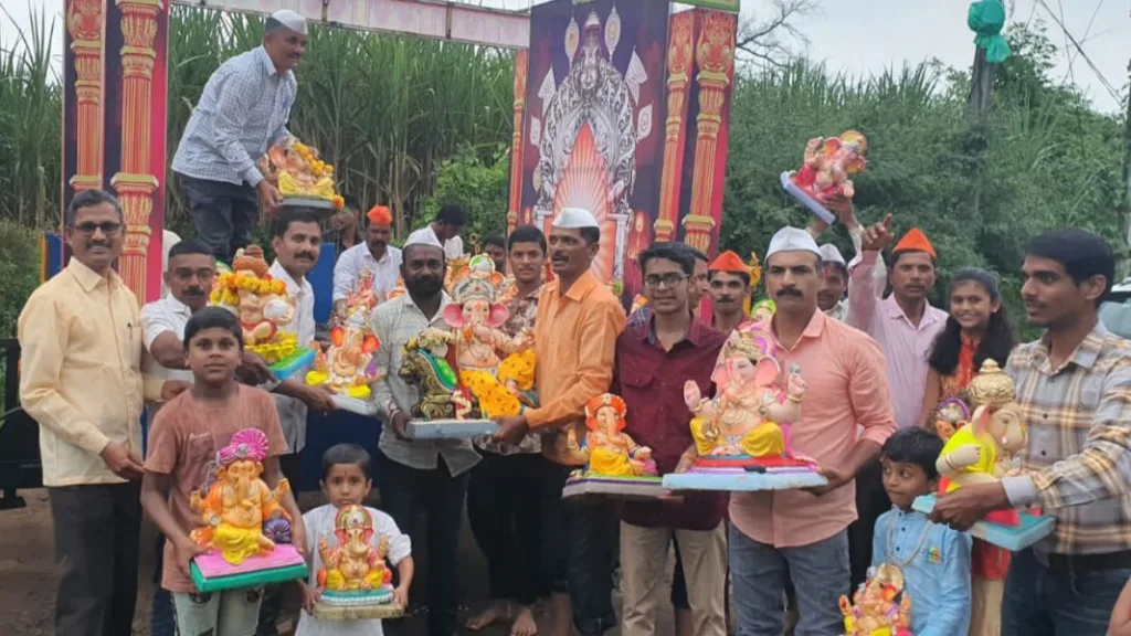 Kolhapur : सरवडेत मूर्ती व निर्माल्य दानाला उस्फूर्त प्रतिसाद Sarwade ganeshmurti and Nirmalya donate Spontaneous response