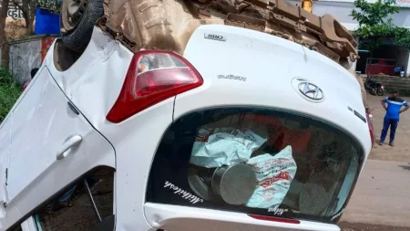 पुणे-बंगळूर राष्ट्रीय महामार्गावर अपघात, महिला जखमी Accident on Pune-Bangalore National Highway woman injured marathi news