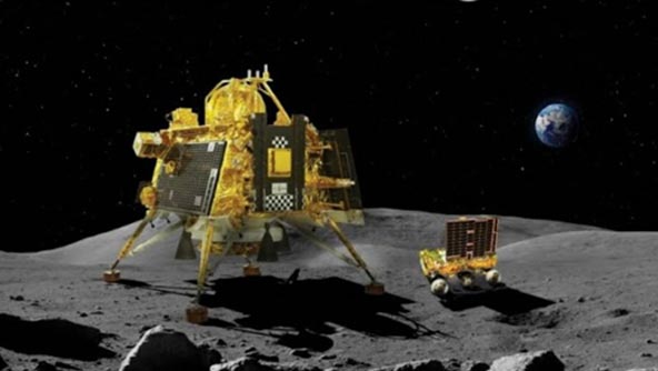 चंद्रावर मानवयुक्त मोहीम शक्य A manned mission to the moon is possible