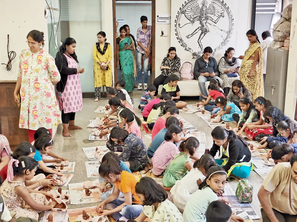 Eco-friendly Ganesha idol making workshop by 'Lokmanya'
