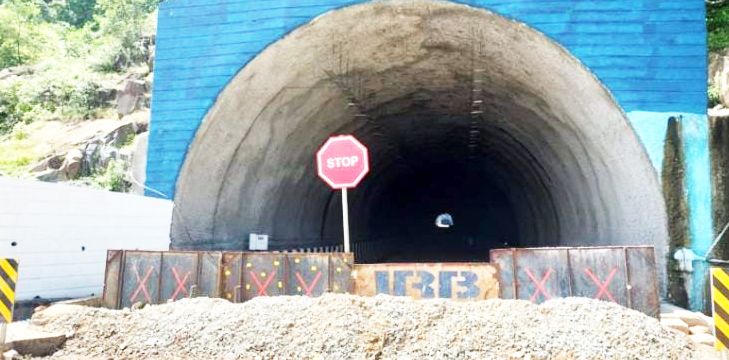 राष्ट्रीय हमरस्ता क्र. 66 वरील बोगदे वाहतुकीला खुले करा National Hamrasta No. 66 Open the tunnels above to traffic