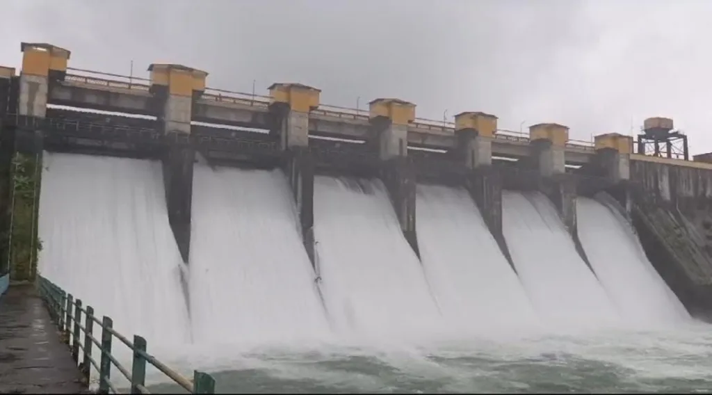 पवना धरणातून 5600 क्युसेक्स पाण्याचा विसर्ग; नदी काठावरील नागरिकांना सावधानतेचा इशारा