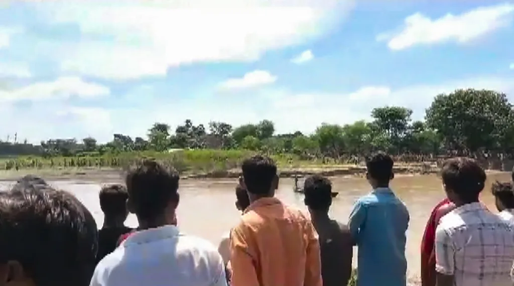 13 school children missing after boat capsizes in Bihar