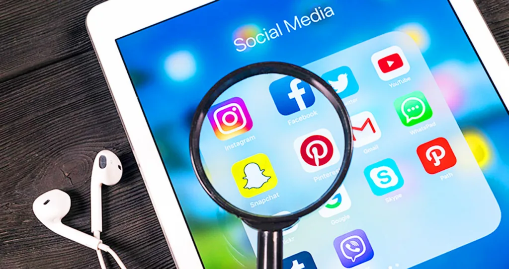 सण-उत्सवांच्या पार्श्वभूमीवर सोशल मीडियावर करडी नजर In the background of festivals, social media has a dark eye