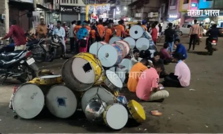 ढोल वाजवणारी पोरं…ही पोरं म्हणजेच एक वास्तव सजिव देखावा