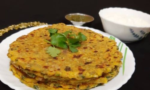 मुगाच्या डाळीचे खमंग थालीपीठ Khamang plate flour with peanut kernels