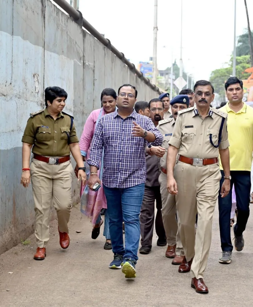 Inspection of Visarjan Marga by the administration