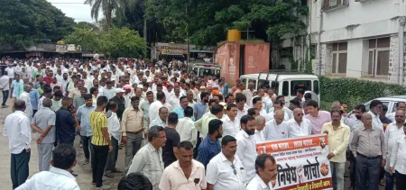 निपाणीत सर्वपक्षीय मराठा एकवटला All-party Marathas united in Nipani