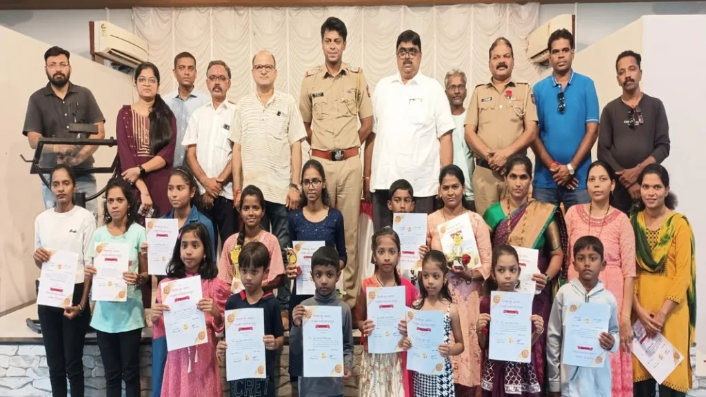 आचरा येथील राखी बनवणे स्पर्धेत भक्ती कानविंदे प्रथम