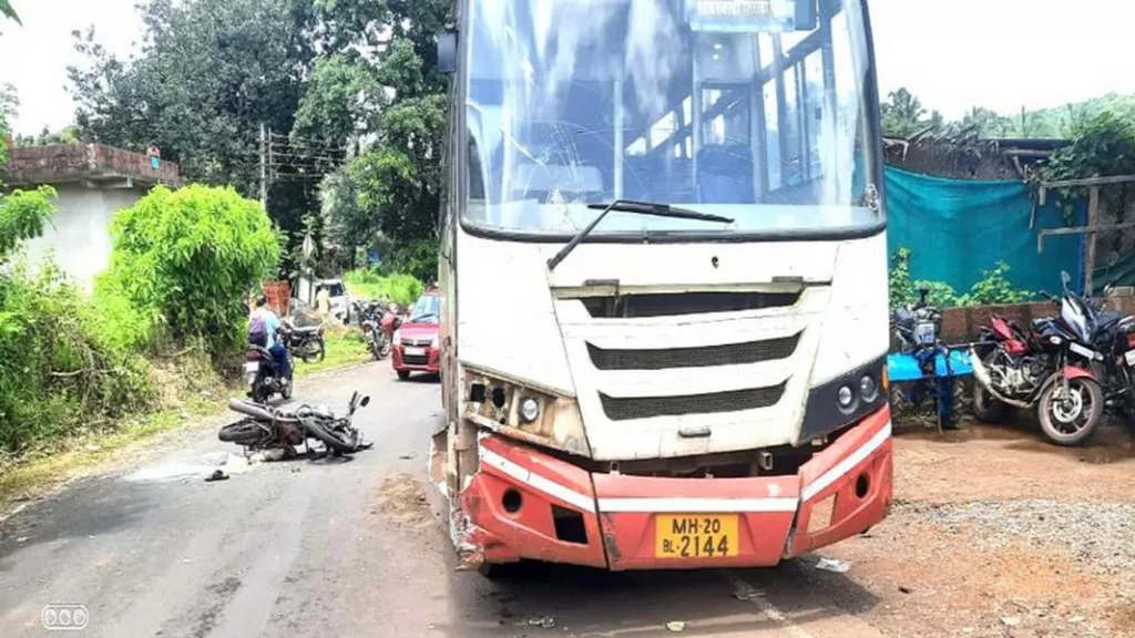 मळेवाड येथे एसटी व दुचाकी अपघातात दुचाकीस्वार गंभीर जखमी