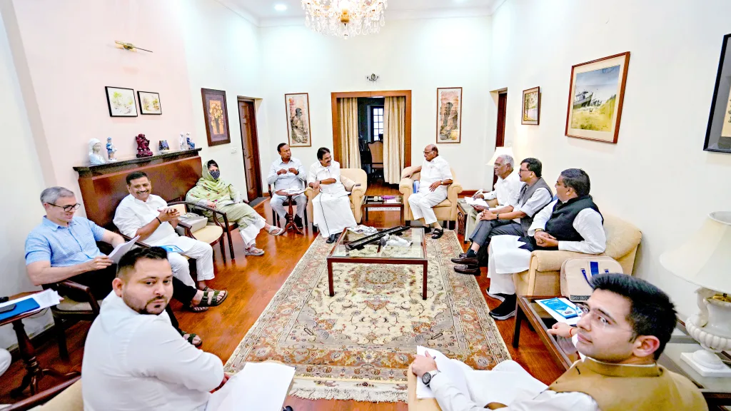 Two meetings, two scenes