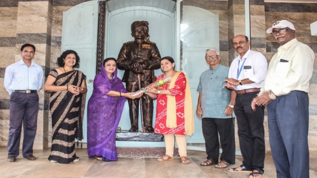 पंचम खेमराज महाविद्यालयाची ऐश्वर्या पेंडसे मुंबई विद्यापीठात अर्थशास्त्र विषयात प्रथम