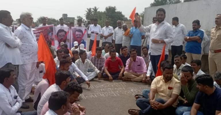 अजित पवार सत्तेतून बाहेर पडा, बारामतीत मराठा समाज आक्रमक