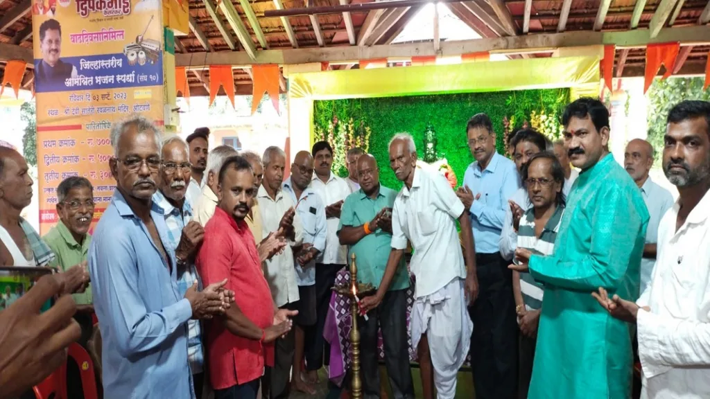 ओटवणे येथील जिल्हास्तरीय निमंत्रित भजन स्पर्धेचे थाटात उद्द्घाटन