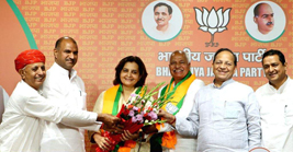 काँग्रेसच्या माजी खासदार मिर्धा यांचा भाजपप्रवेश Former Congress MP Mirdha joins BJP