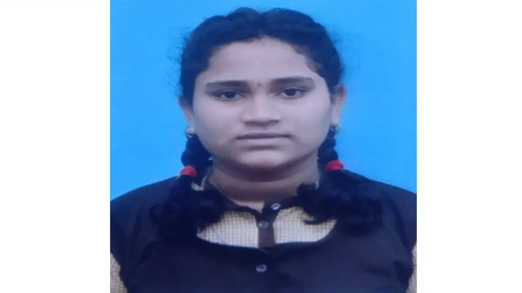 जिल्हास्तरीय वेटलिफ्टिंग स्पर्धेत कु. हेमांगी मेस्त्री प्रथम