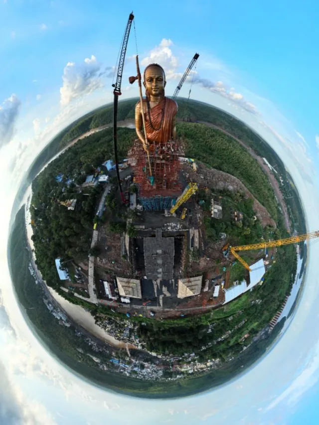 हिंदू संत आदि शंकराचार्यांच्या १०८ फूट उंच पुतळ्याच्या अनावरण(Statue of Oneness)