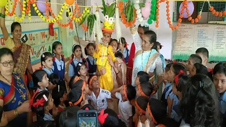 सावंतवाडी येथे अंगणवाडीच्या बच्चे कंपनी कडून दहीहंडी उत्सव साजरा